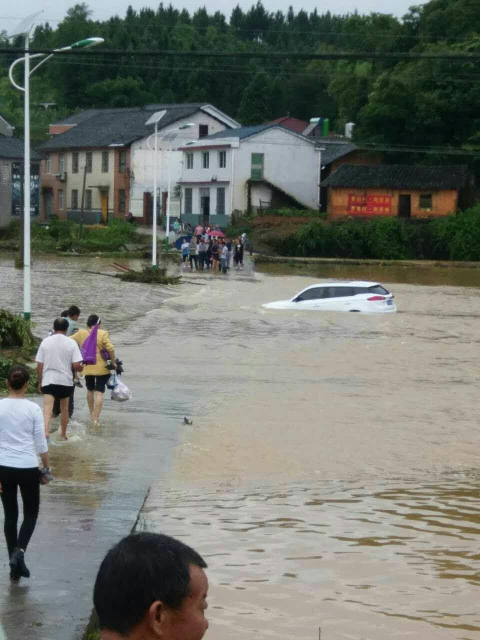 湖南暴雨最新报道，暴雨影响及应对措施